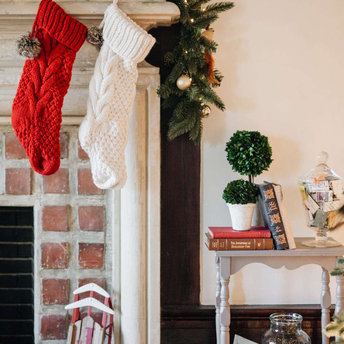 How to Style Schlumbergera in Holiday Decor